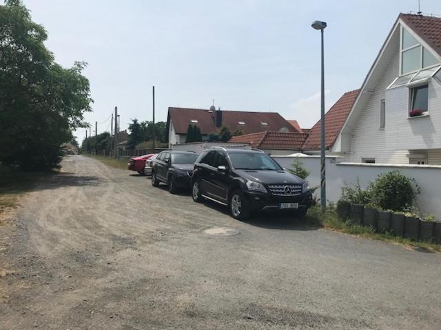 Homestay U Hanky Zdiby Eksteriør billede